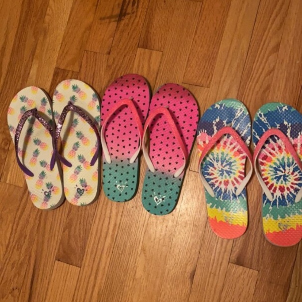 3 pair girls Justice flip flops size 8/9